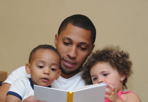 Dad reading to his kids